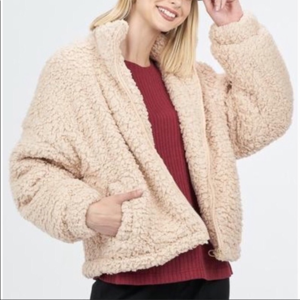 🔥Sample SALE! Beige/cream colored faux fur jacket